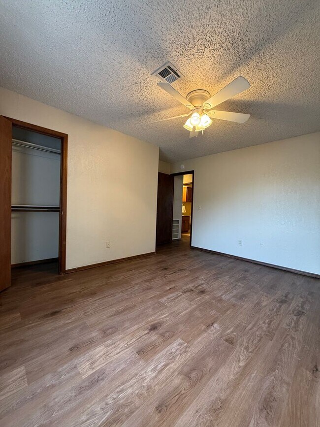 Building Photo - 1368 Cedarbrook Ln