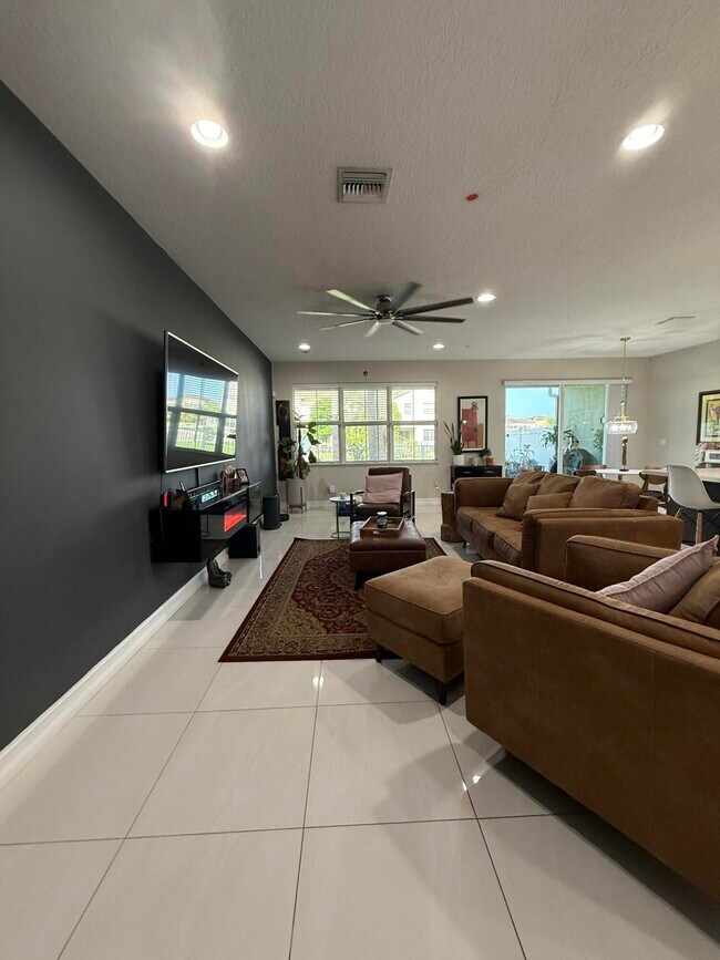 Building Photo - 56 Sabal Ct