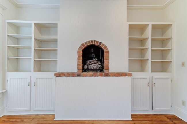 Building Photo - 557 S Grant Ave