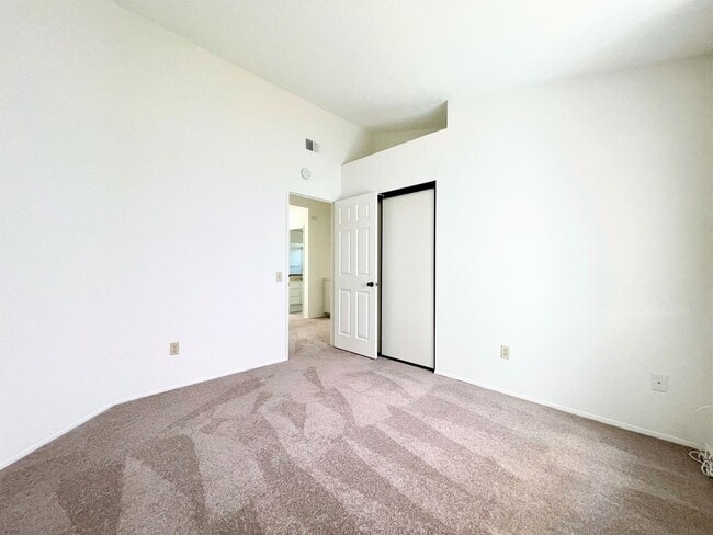 Building Photo - Single Level in Shadowridge w/ A/C!