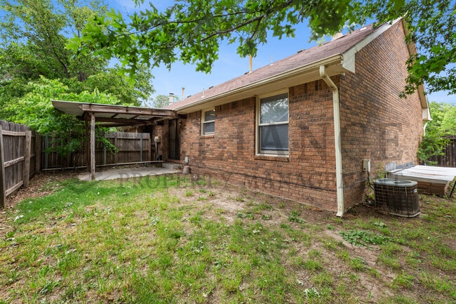 Building Photo - 1837 S Stacey St