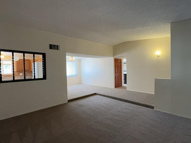 Building Photo - 3733 Sparrow Dr