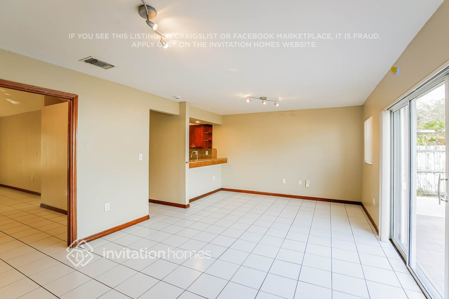 Building Photo - 15411 SW 144th Ave