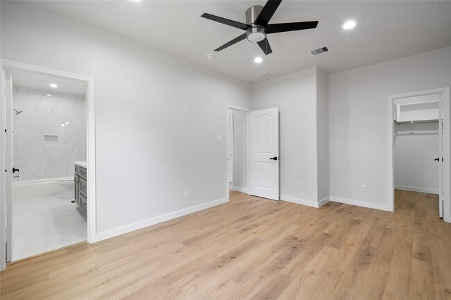Building Photo - 7220 S Hall St