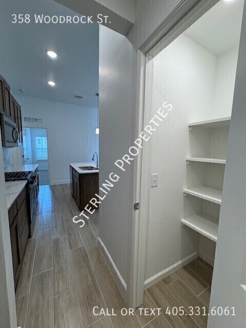 Building Photo - 358 Woodrock St