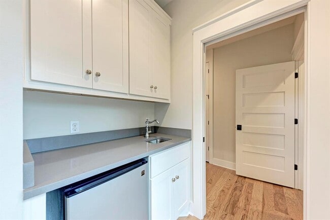 Building Photo - 1707 W St Johns Ave