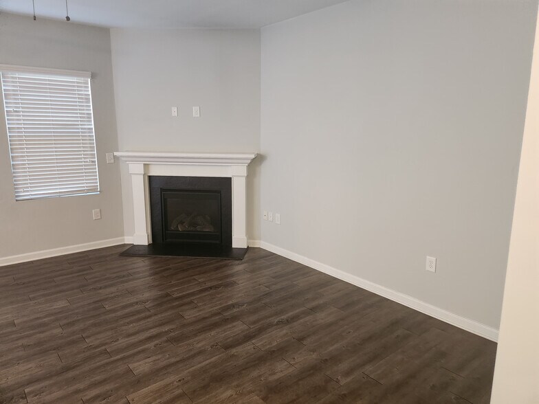 Building Photo - Room in Townhome on Durants Neck Ln