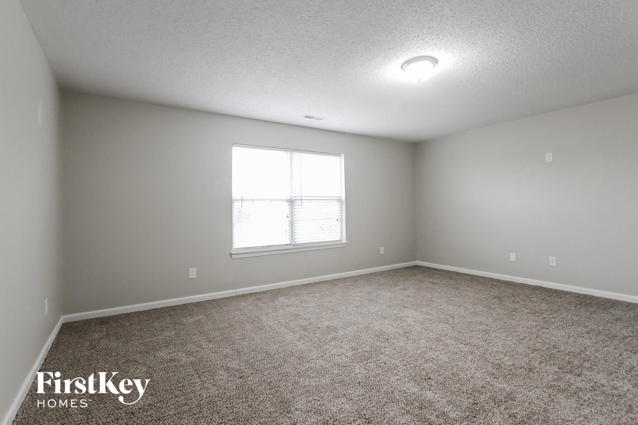 Building Photo - 5323 Alameda Rd