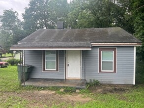Building Photo - AVAILABLE TO SHOW!