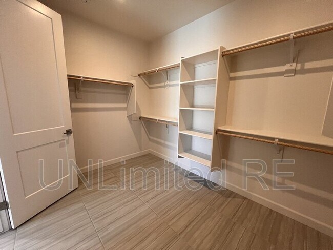 Building Photo - 5705 E Cannon Pl