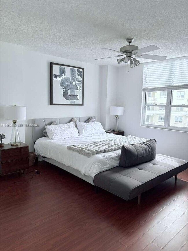 Building Photo - 701 Brickell Key Blvd