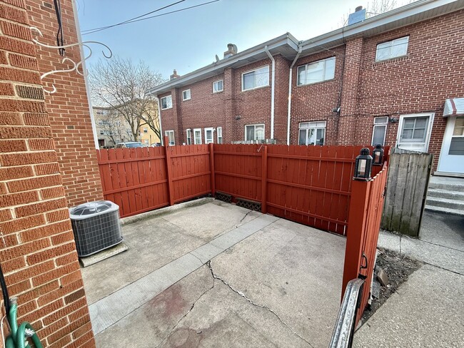 Building Photo - 4926 Crain St