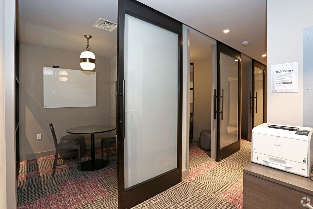 Building Photo - Short term Furnished Rental in Doorman Building