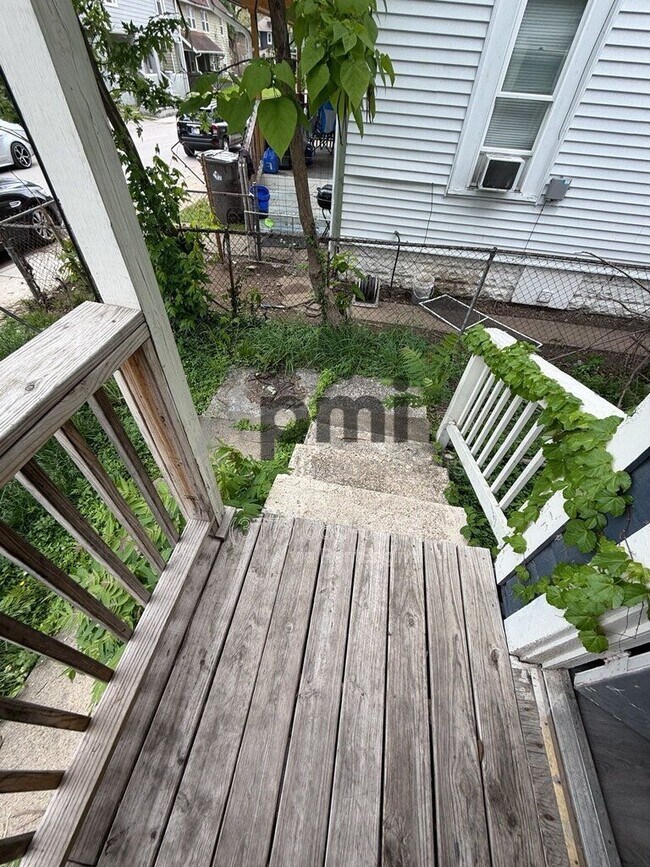 Building Photo - 3502 N Kenwood Ave