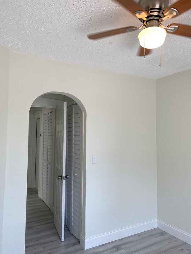 Building Photo - 18th Ave S Triplex