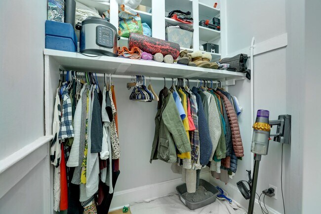 Building Photo - 1136 N Washington St