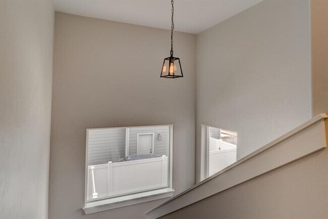 Building Photo - 275 Triple Creek Dr