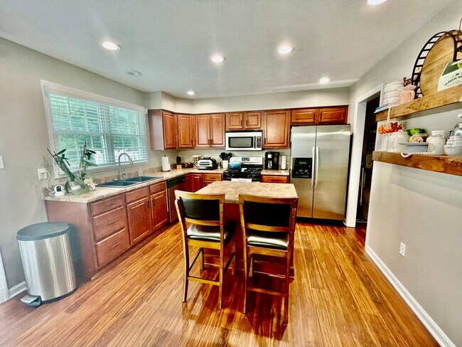 Building Photo - Modern Elegance: Newly Remodeled Home with 2-Car Garage in Wexford, PA