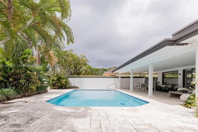 Building Photo - 7300 SW 77th Ave