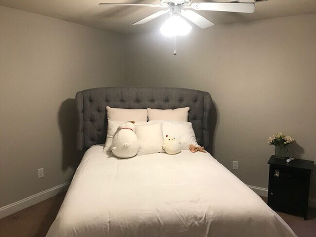 Building Photo - Eagles Landing North #42