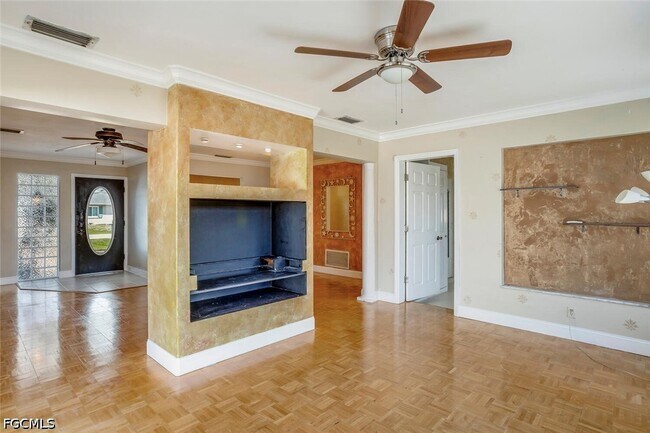 Building Photo - 806 N Entrada Dr