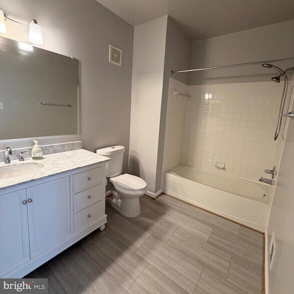 Building Photo - 10730 Symphony Way