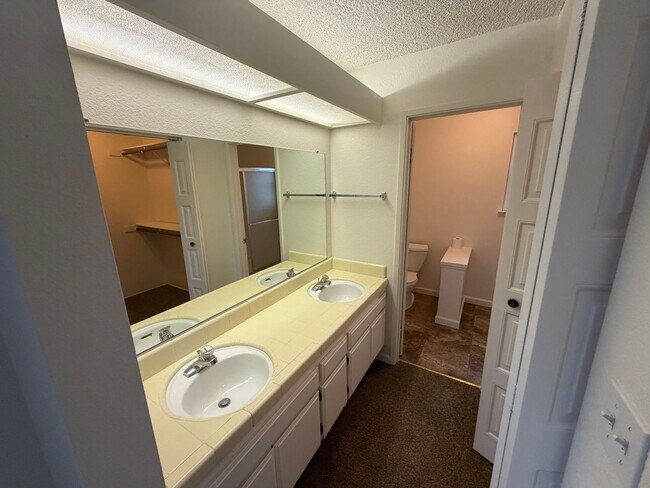 Building Photo - 4 Bedroom | 3 Bathroom | Home in Roseville