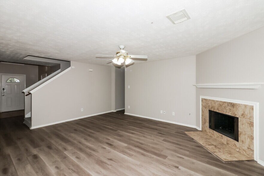 Building Photo - 16707 Great Oaks Glen Dr