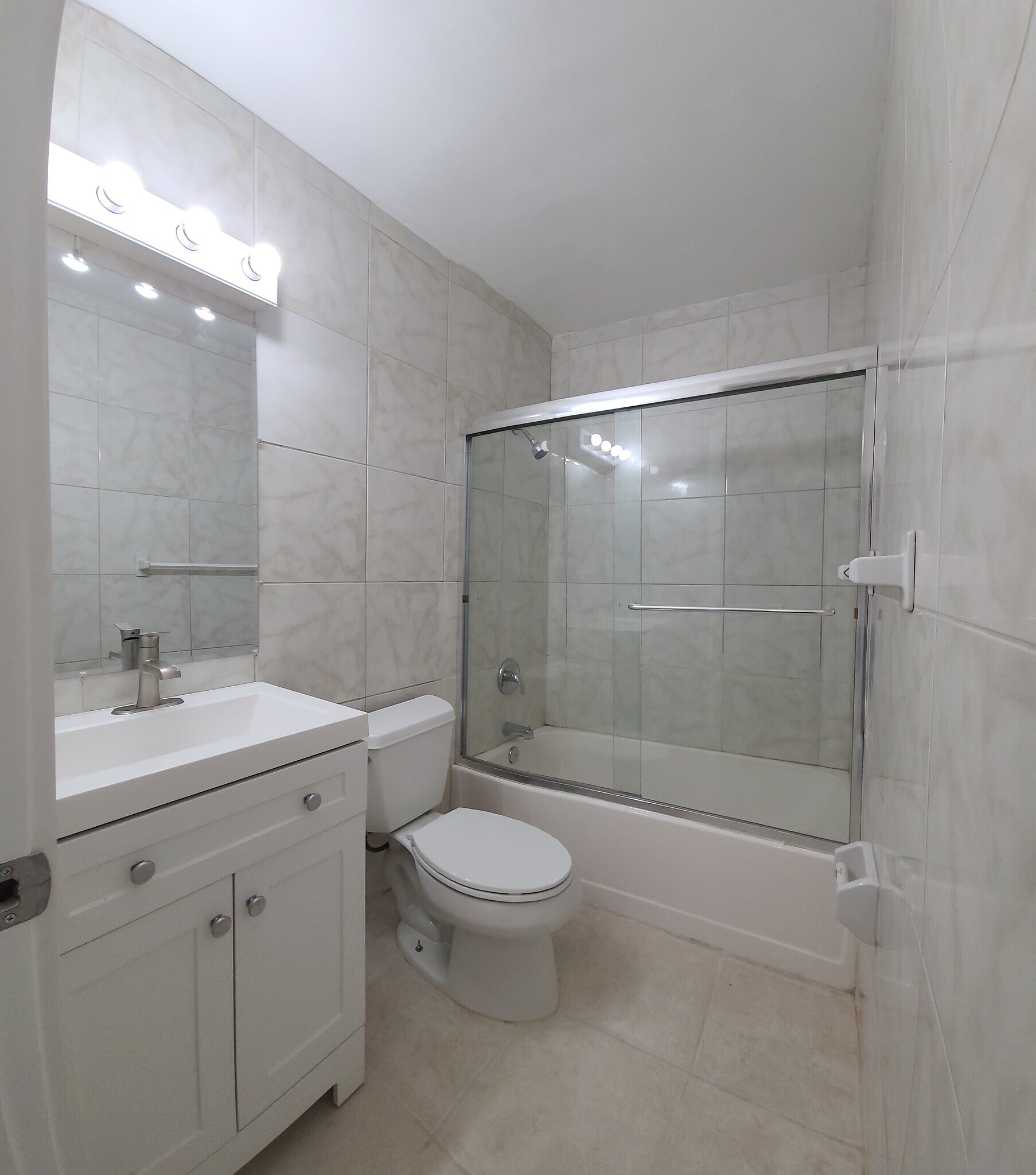 Building Photo - 3031 NE Savannah Rd