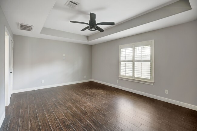 Building Photo - 831 Bradwell Dr