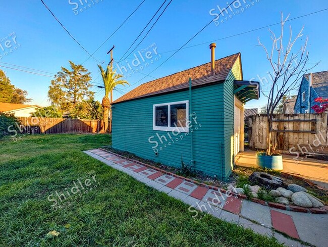 Building Photo - Upgraded Bungalow with Garage