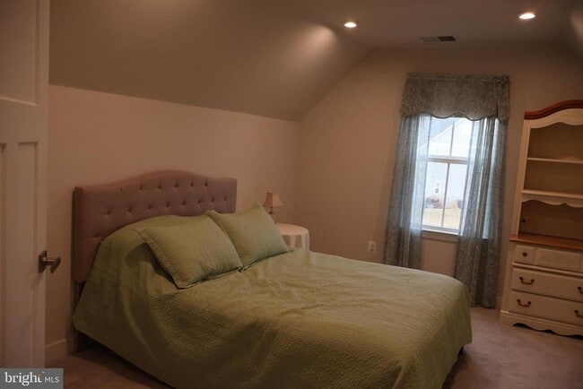 Building Photo - 659 Thomas Penn Dr