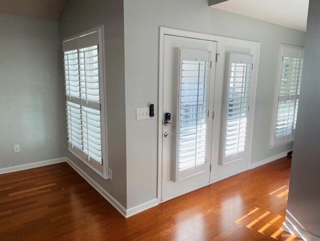 Building Photo - 2335 Gateview Ct