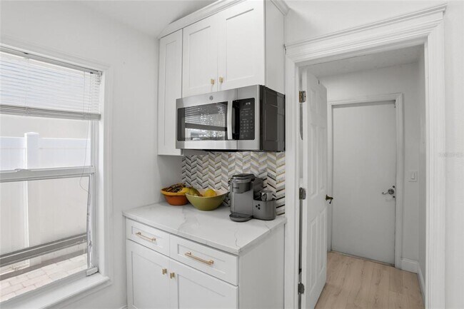 Building Photo - 10608 Laxton St