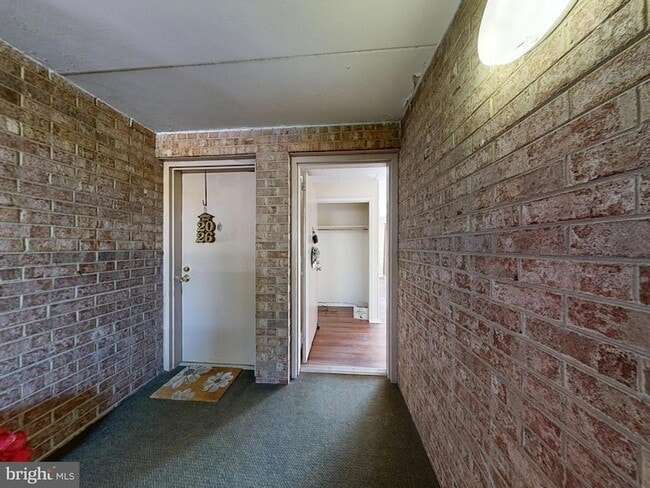 Building Photo - 2622 Fort Farnsworth Rd
