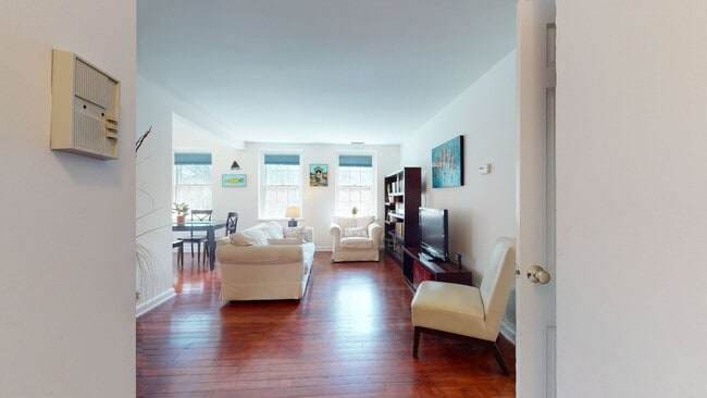 Building Photo - McLean Gardens 1,000 Sq Foot Loft Style Ap...