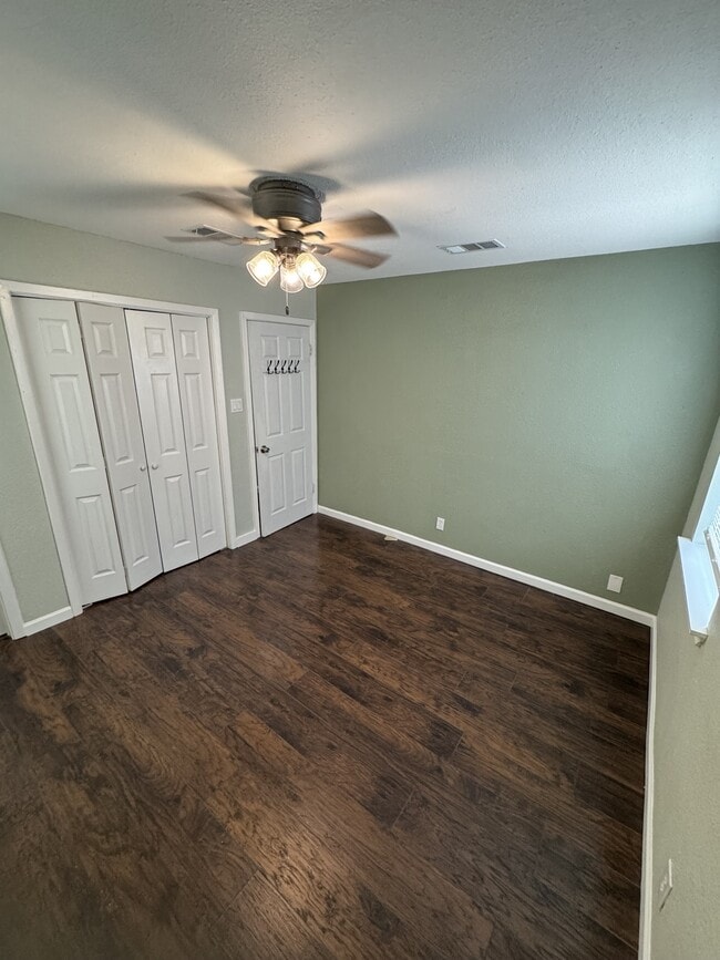 Building Photo - 115 Plainview Dr