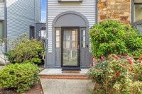 Building Photo - 8 Delbarton Ct