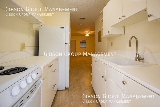 Building Photo - 631 NE 17th Way