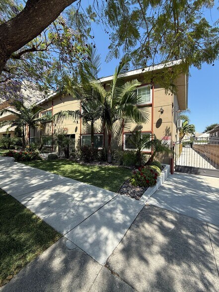 Building Photo - 276 S Sierra Madre Blvd