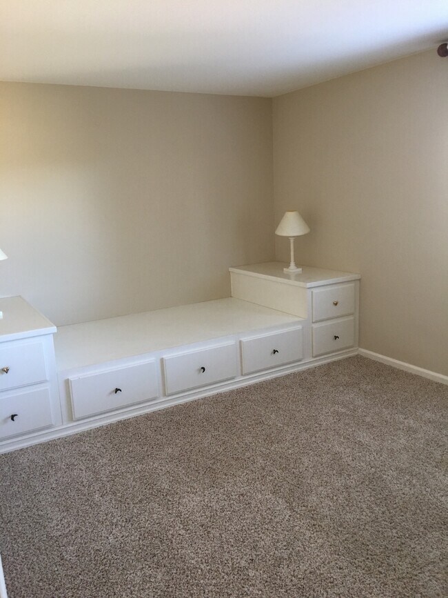 Building Photo - Large, Dog Friendly Rocklin Home with a View!
