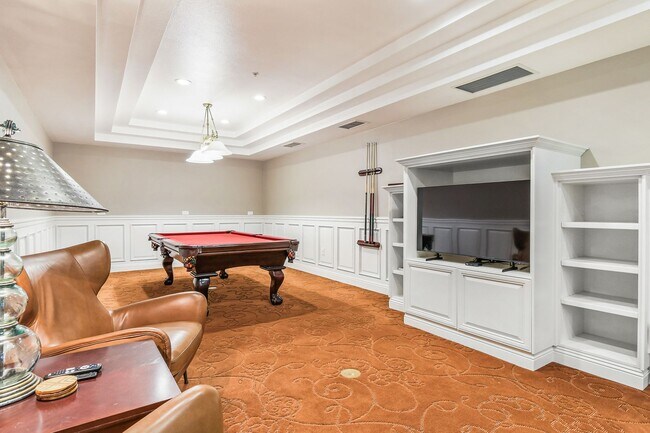 Building Photo - Penthouse 1BR + Loft w/ Bonus Room | 2 Baths | Laundry | 2 Parking | Walk to Balboa Park