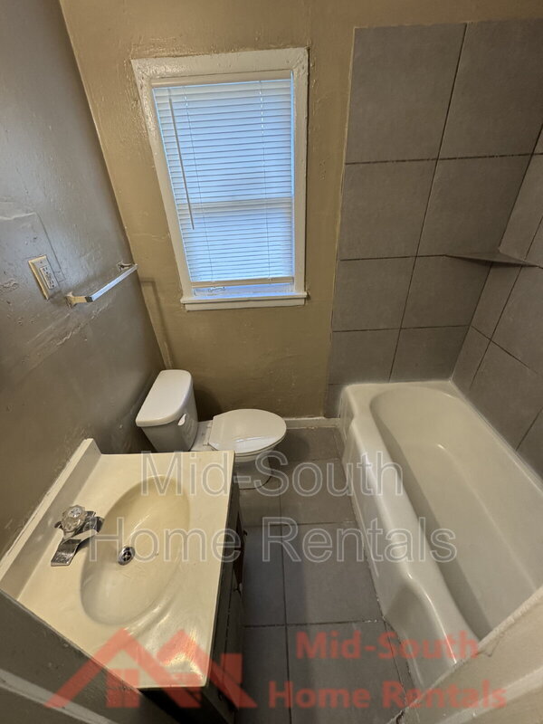 Building Photo - 1604 Echles St