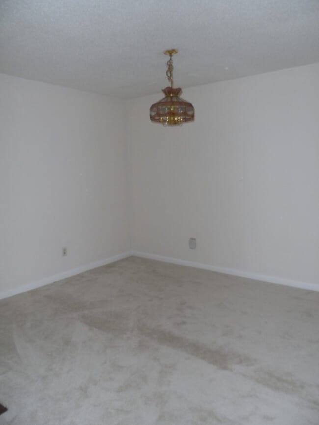 Building Photo - 4100 Five Oaks Dr