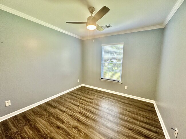 Building Photo - Three Bedroom Updated Single Level Home in...