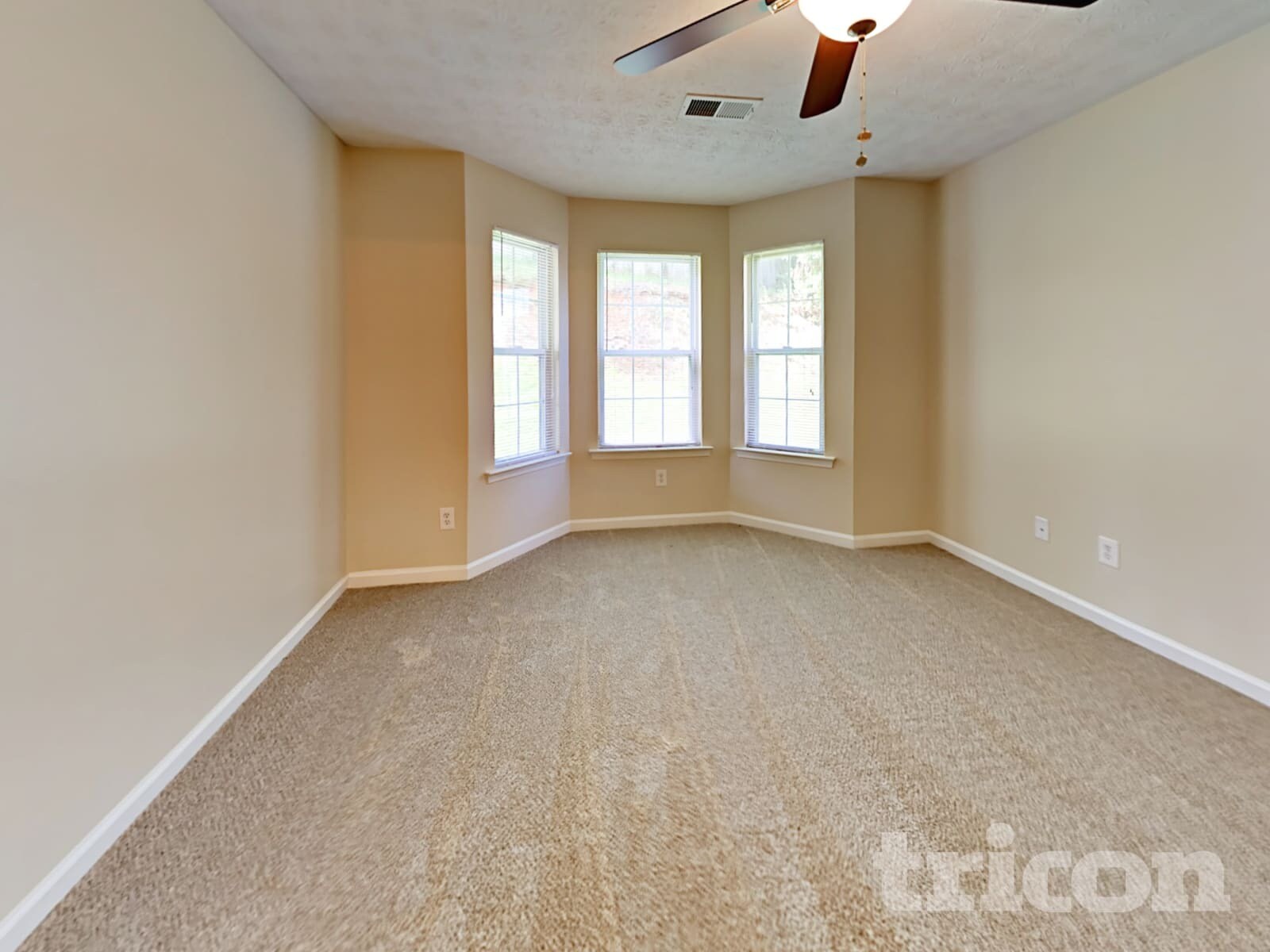 Building Photo - 201 St Charles Ave