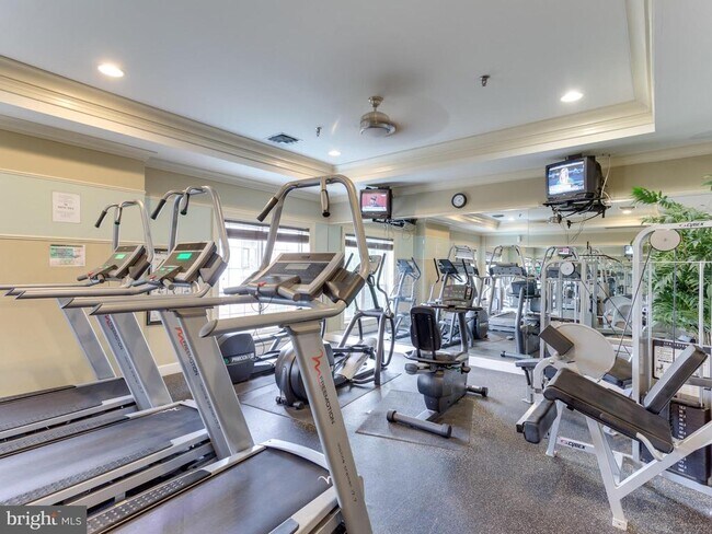 Building Photo - 4850 Eisenhower Ave