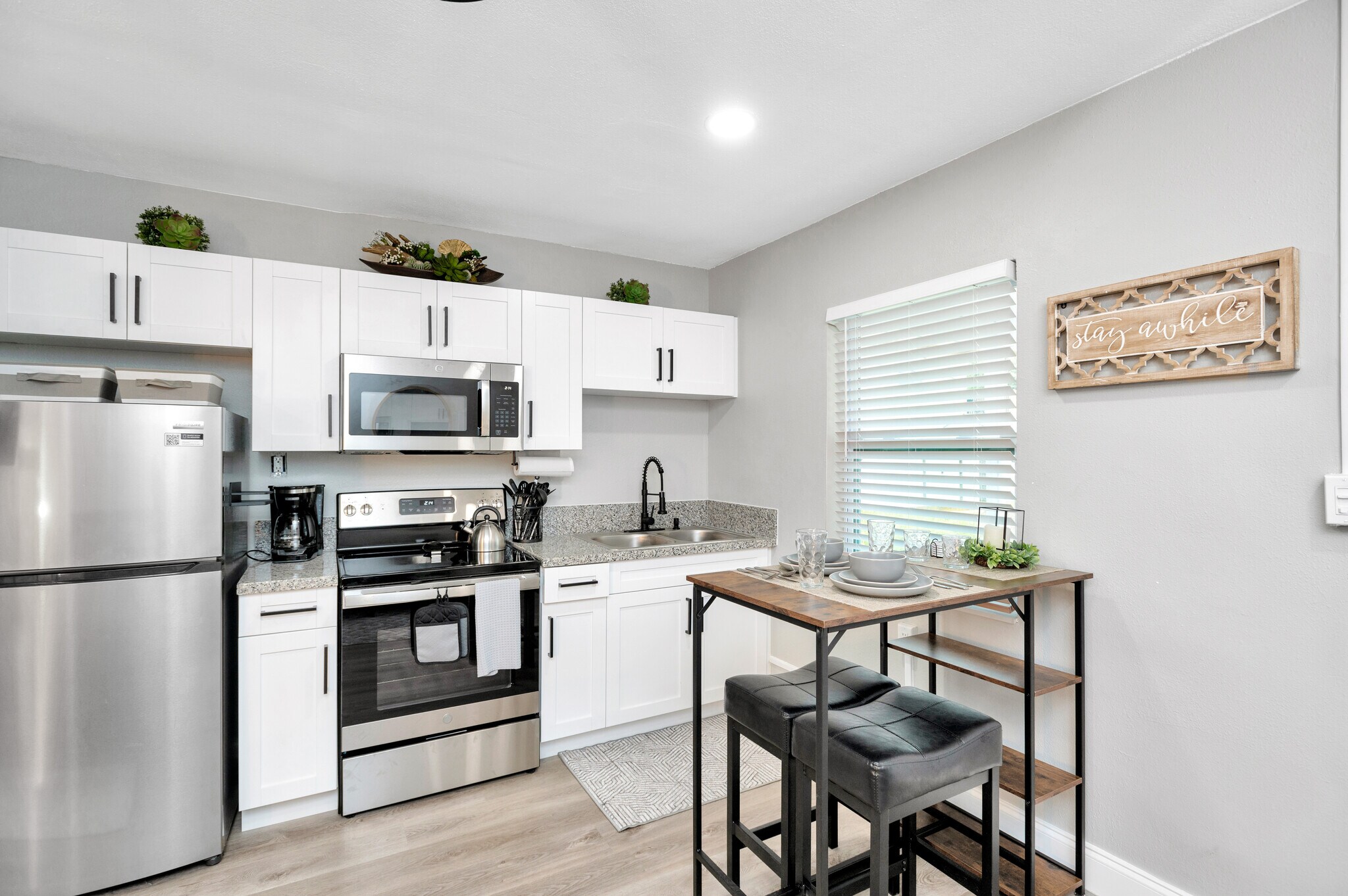 Building Photo - 401 S Mars Ave