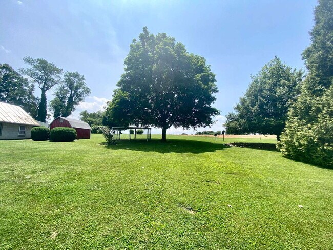 Building Photo - LEASE PENDING! 1 Bed 1 Bath Apartment in P...