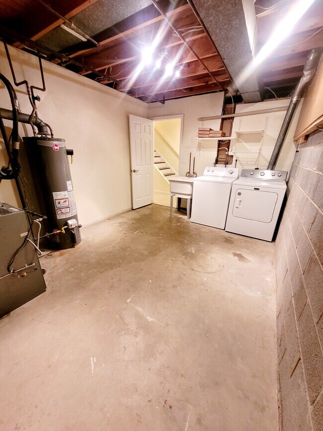 Building Photo - 7415 Fountain Head Dr